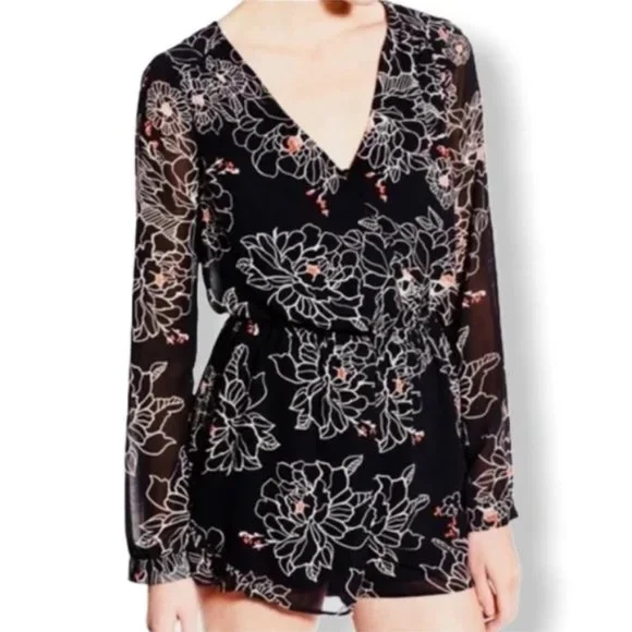 ⭐ ASTR the Label Black Floral Long Sleeve Romper - Picture 1 of 3